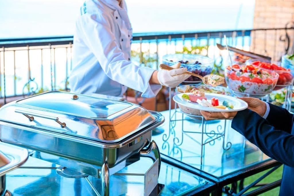 Fleet Club Mahrousa 亚历山大港 外观 照片 A buffet at a hotel