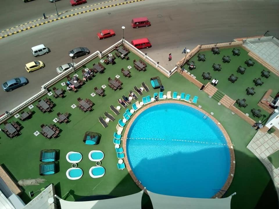 Fleet Club Mahrousa 亚历山大港 外观 照片 The pool at the hotel
