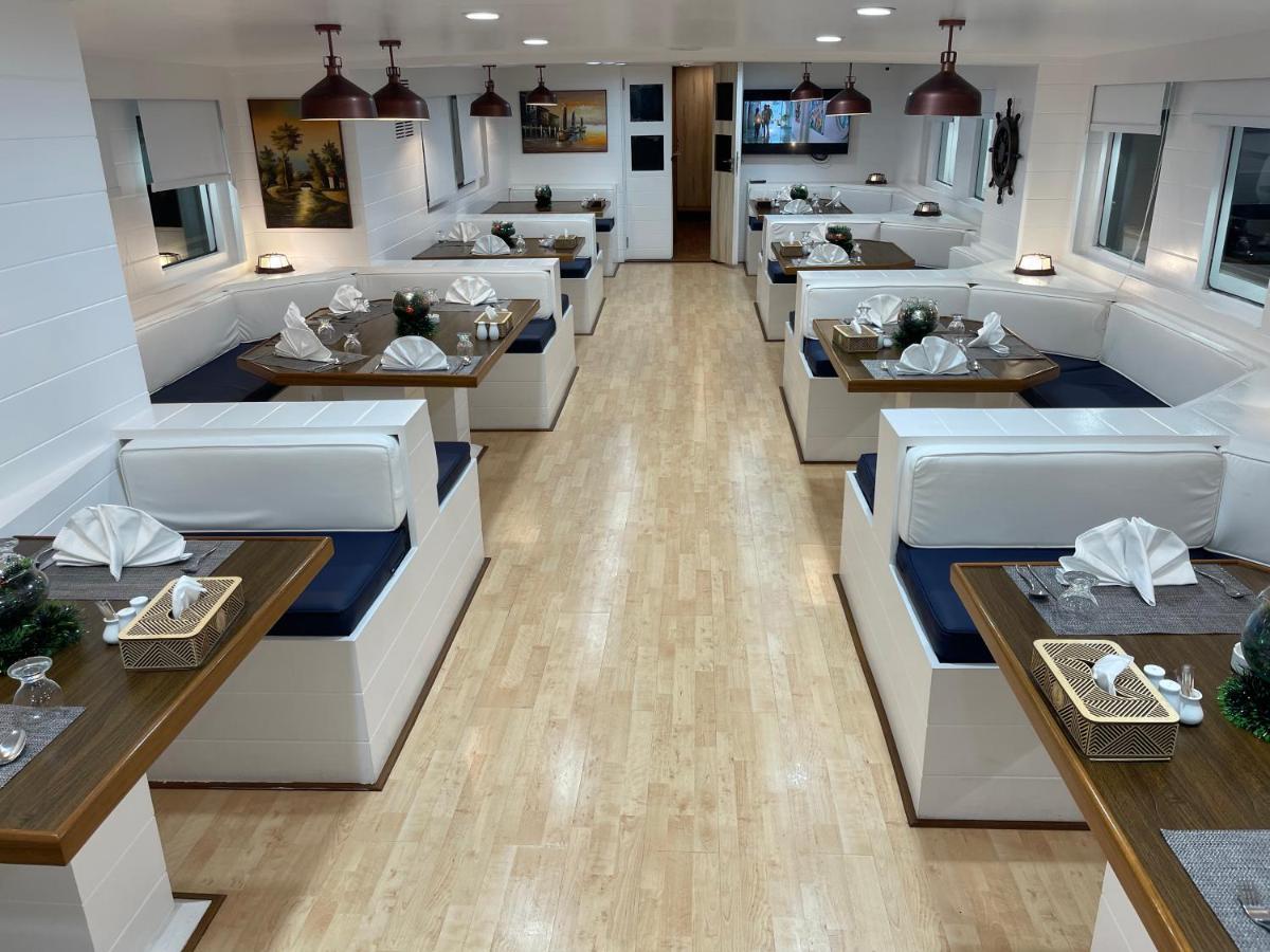 Fleet Club Mahrousa 亚历山大港 外观 照片 The interior of the restaurant