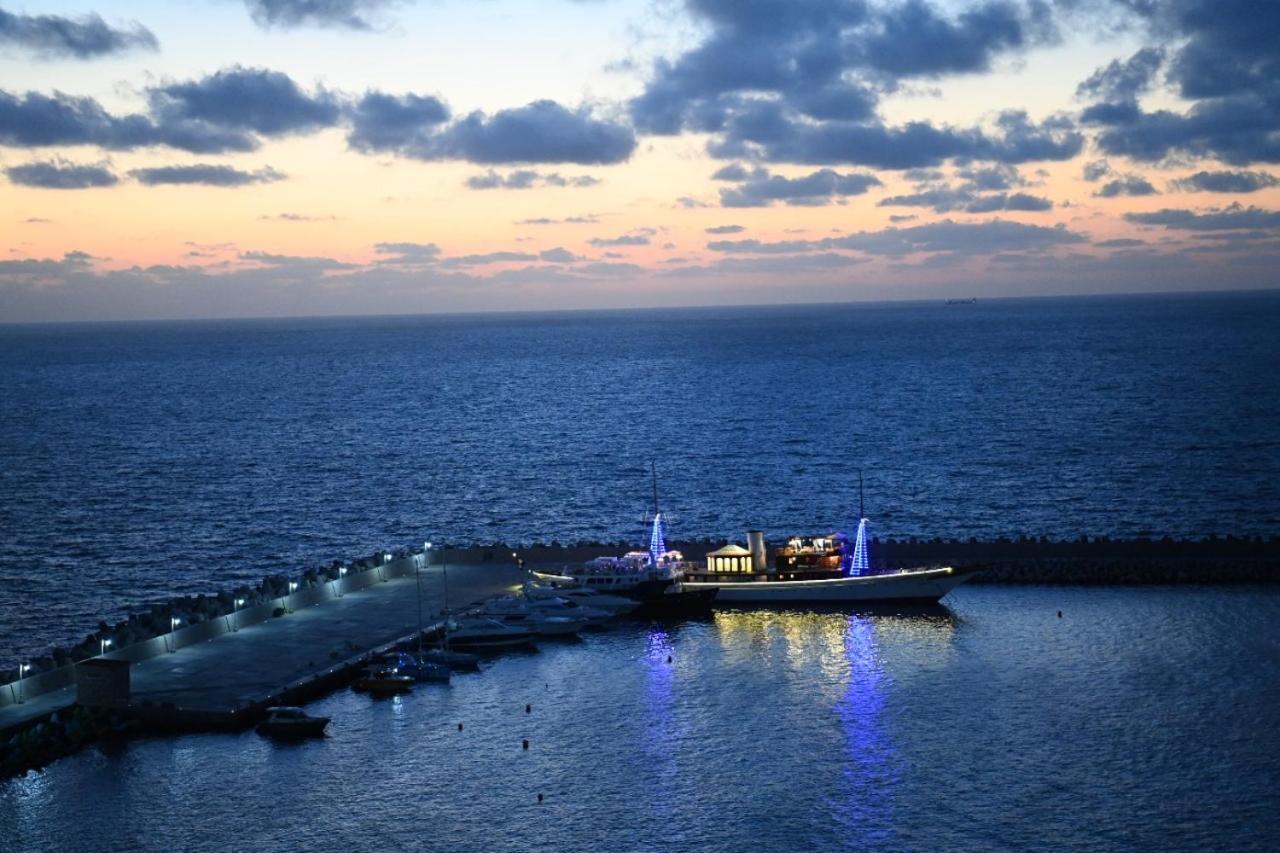 Fleet Club Mahrousa 亚历山大港 外观 照片 The port of Limassol at night
