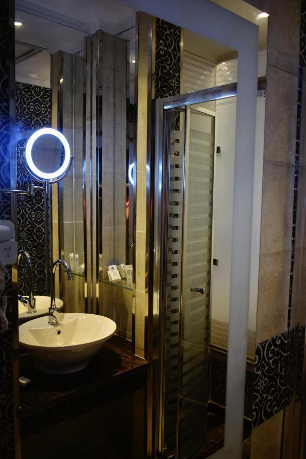 Fleet Club Mahrousa 亚历山大港 外观 照片 A bathroom in the hotel
