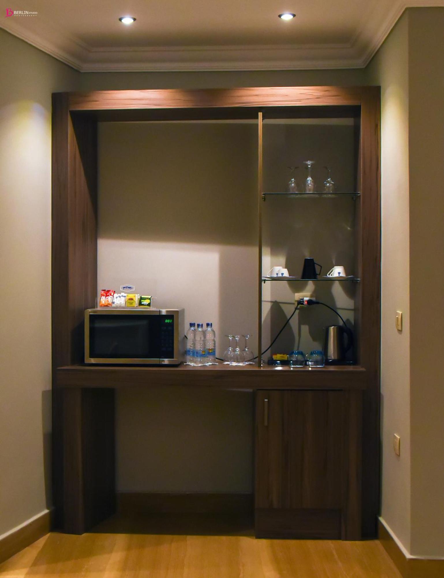 Fleet Club Mahrousa 亚历山大港 外观 照片 A wet bar in a hotel room